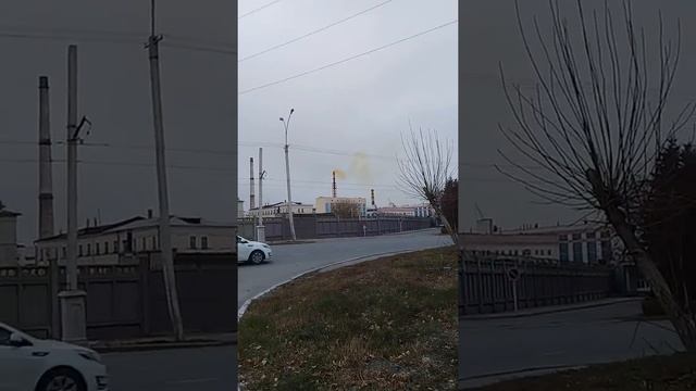 Что валит из трубы на умз Усть-Каменогорск , ядовитого жёлтого цвета? смотреть онлайн