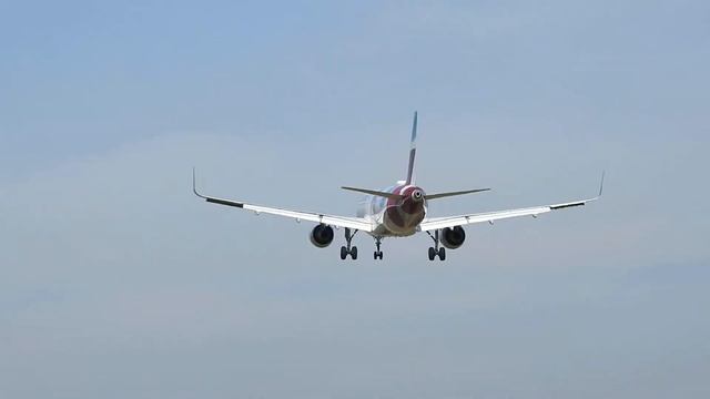 Eurowings Touch and Go at Hévíz-Balaton Airport 22.03.2019 смотреть онлайн
