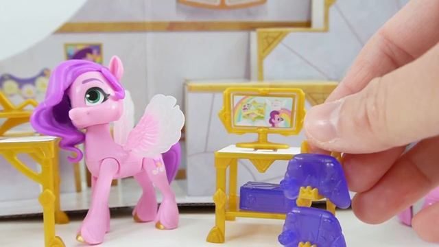 Princess Petals Room Reveal Playset My Little Pony A New Generation Toy смотреть онлайн