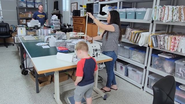 UNBOXING RELIABLE 2300SZ INDUSTRIAL SEWING MACHINE| Leaning a New Machine| Small Business Owner смотреть онлайн