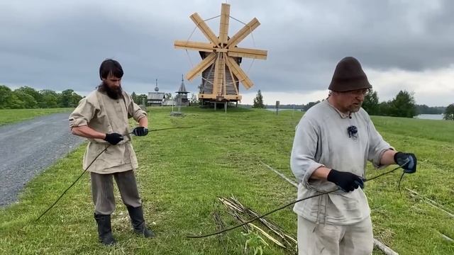 Изготовление традиционной косой изгороди смотреть онлайн