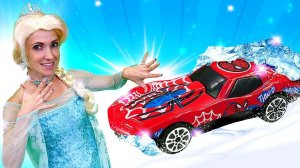 Маша Капуки Кануки нашла новые игрушки! Наборы Disney и Marvel от Магнит - Веселые игры деткам