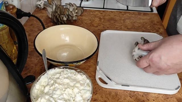 Вкусные куриные бёдра без кости с грибами под сыром. Королевское блюдо.