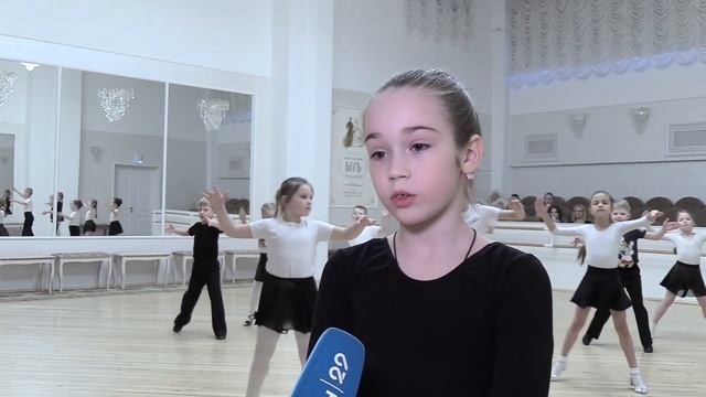 В гостях у ансамбля бального танца Ломоносовского дворца культуры смотреть онлайн