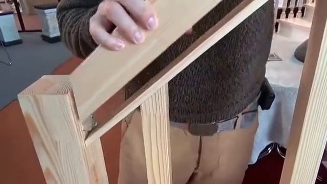 Крепление на ШИП-ПАЗ поручня в деревянной лестнице. www.lascalagrande.ru смотреть онлайн