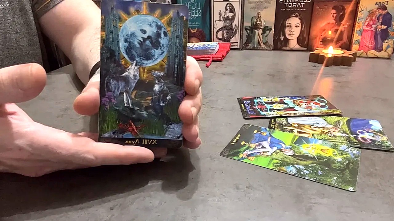 ✅ Что происходит в его жизни прямо сейчас? Таро онлайн