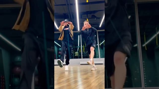 5УТРА - Давай сбежим - Танец (⁠@Maloy-Di & @vova_legend)