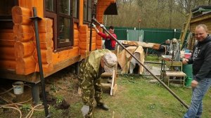 Крыльцо, с навесом и перилами , на винтовых сваях