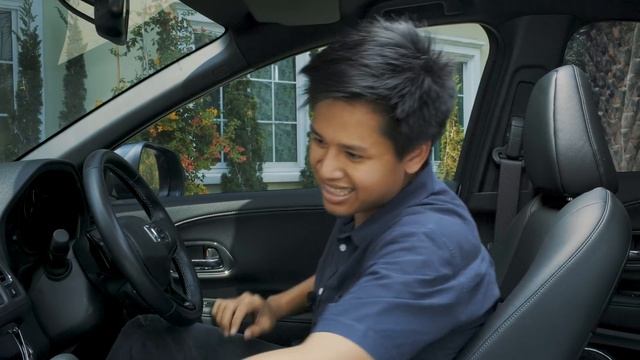 Honda HR-V 2019 รีวิวเจาะลึก - รถครอสโอเวอร์สุดธรรมดาที่ไม่ธรรมดา | Carnest Reviews [Eng. Sub.] смотреть онлайн