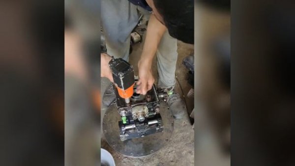 #balwansharma Rexroth A4VG71 hydraulic pump dismantling #hydraulicpumprepair #ajaxfiori