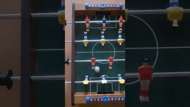 Играю в настольный футбол, лайк за победу:) смотреть онлайн