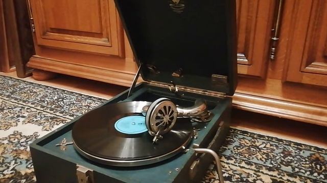 "О светоч глаз моих" песня на арабском языке. Играет патефон. Батыр Закиров. смотреть онлайн