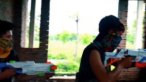 Superhero action Couple S W A T Nerf guns Gang Robbery Wife rescue her husband Nerf war 1 tập3
