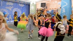 Потолок ледяной, дверь скрипучая....