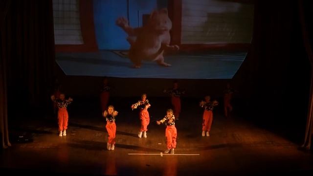 Современные танцы • Школа танцев Metro Dance в Смоленске смотреть онлайн