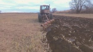Как #пашет #трактор #т150. Глубокая #вспашка земли