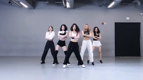 ITZY - 'SNEAKERS' Dance Practice (Mirrored)