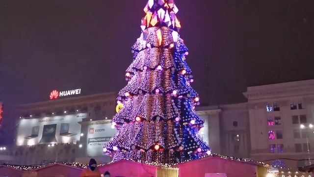 ГЛАВНАЯ ЁЛКА, АТТРАКЦИОНЫ, ЯРМАРКА, КАТОК. Рождество ХАРЬКОВ НОВОГОДНИЙ. СЕГОДНЯ 2021. смотреть онлайн