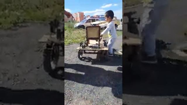 Электрокар для детей из шуруповерта и фанеры! смотреть онлайн