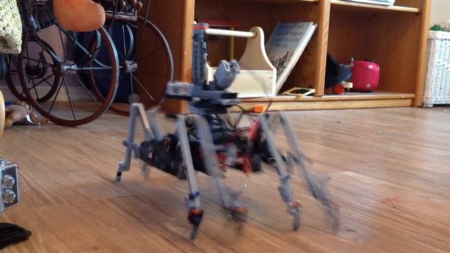 Lego Robot Spider With A Turret On It's Back смотреть онлайн