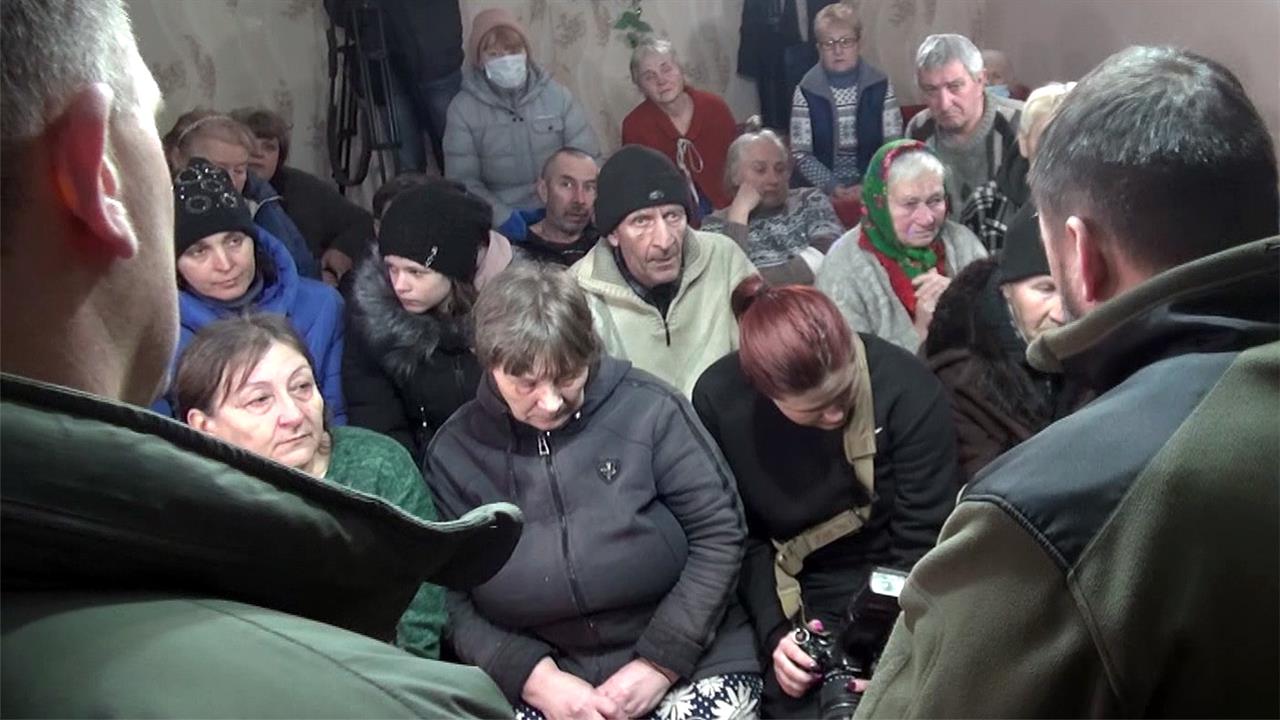 Жители Соледара вспоминают кошмар, пережитый до освобождения смотреть онлайн