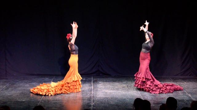 sevillanas con Bata de Cola смотреть онлайн