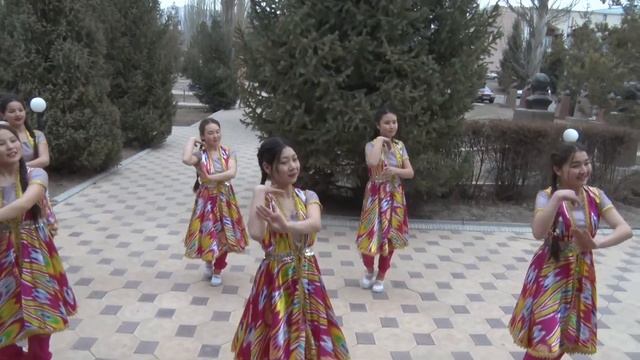 Озбек бийи менен! смотреть онлайн
