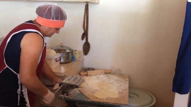 Грузия, дорога от Тбилиси на Цалку, мастер класс по изготовлению хачапури и хинкалей! смотреть онлайн