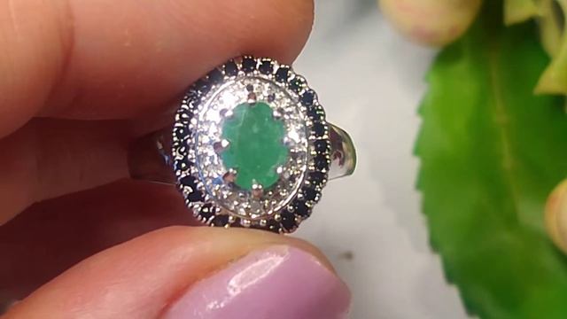 Классическое кольцо с изумрудом 7*5 мм, 0,85 Ct, 16,75 разм, 925