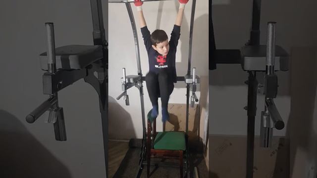 Как научиться делать уголок с нуля за несколько тренеровок. смотреть онлайн