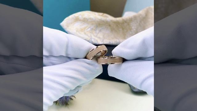 Обручальные кольца из красного золота 585 пробы с плетением косички и гравировкой даты свадьбы смотреть онлайн