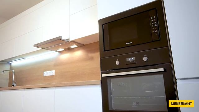 Кухня с фасадами из эмали и столешницей из пластика смотреть онлайн