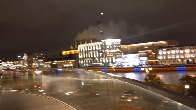 Прогулка в Зарядье / Парки Москвы / Парящий мост смотреть онлайн