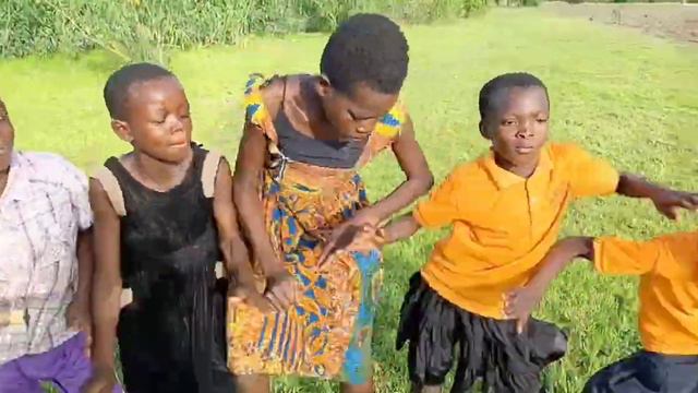 Anyane Saba Dua and his children sing and dance kologo music. Dua, Ghana смотреть онлайн