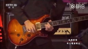 Аянга, Ерэхээ яагааш. Китайский певец поёт монгольскую песню на сцене Пекинского театра.