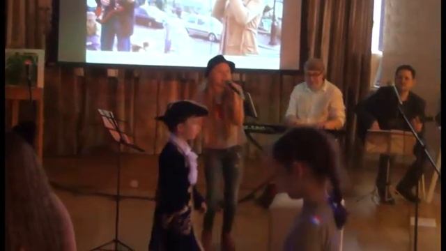 Песни Парижских улочек. Апрель 2018 смотреть онлайн