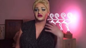 похититель ароматов рассказывает историю про папика и переезд в Англию