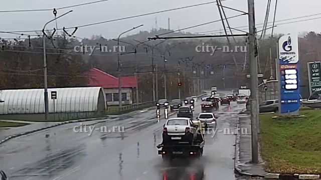 В Новокузнецке кроссовер подбил грузовичок смотреть онлайн