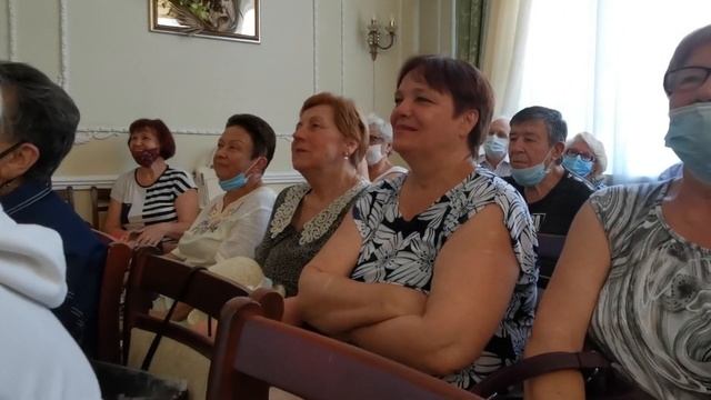 Столичные ветераны обустроили цветочные палисадники возле своих подъездов. Лучшие - получили призы смотреть онлайн