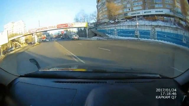 Коврик попал под педаль газа смотреть онлайн