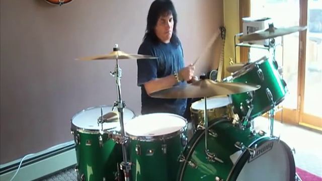 Bobby Rondinelli Plays his Ludwig Gold Triumphal Snare смотреть онлайн