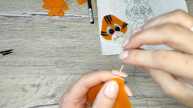 Тигр символ 2022 из фетра./DIY: Felt tiger symbol 2022. смотреть онлайн
