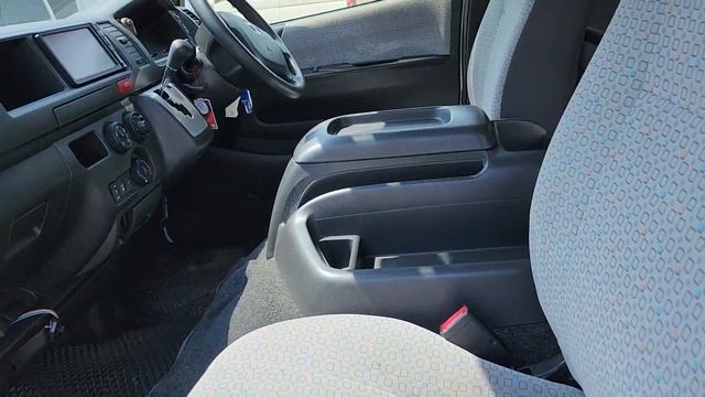 Toyota Hiace 2016 год 4вд 9 мест кат б