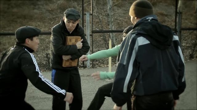 Тайский боксер против гопников. Muaythai Chess.