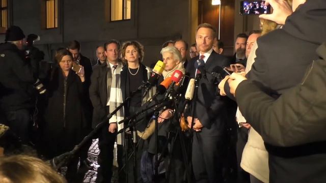 Lindner(FDP) kämpft für Jamaika смотреть онлайн