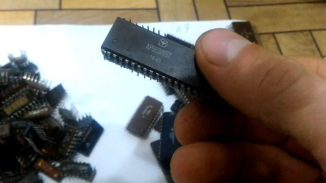 Заброшенный дом(2ч.)Обалденная россыпь радиодеталей! смотреть онлайн