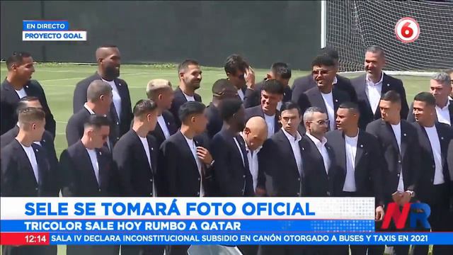 La selección nacional se tomó la foto oficial antes de iniciar su viaje rumbo a Qatar смотреть онлайн