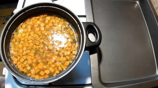 Świetny Przepis ! Domowy  Rosół . Przepis Jak Ugotować Domowy I Tradycyjny Rosół Z Makaronem .