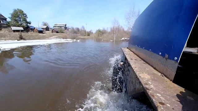 Наш первый колёсный вездеход "Емеля". Последний лёд на реке, апрель 2022 смотреть онлайн