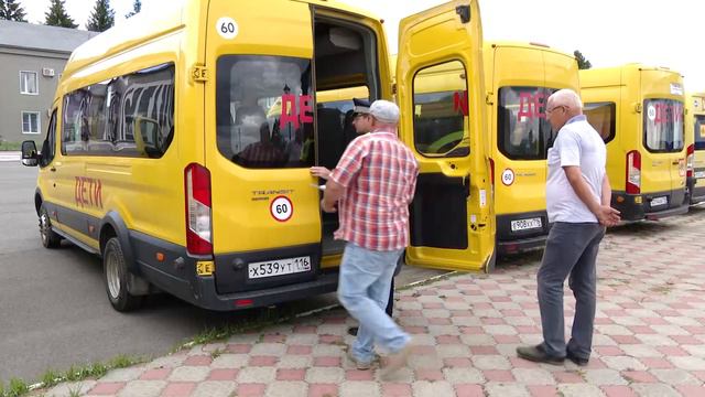 Перед началом нового учебного года в районе проверили техническое состояние школьных автобусов смотреть онлайн
